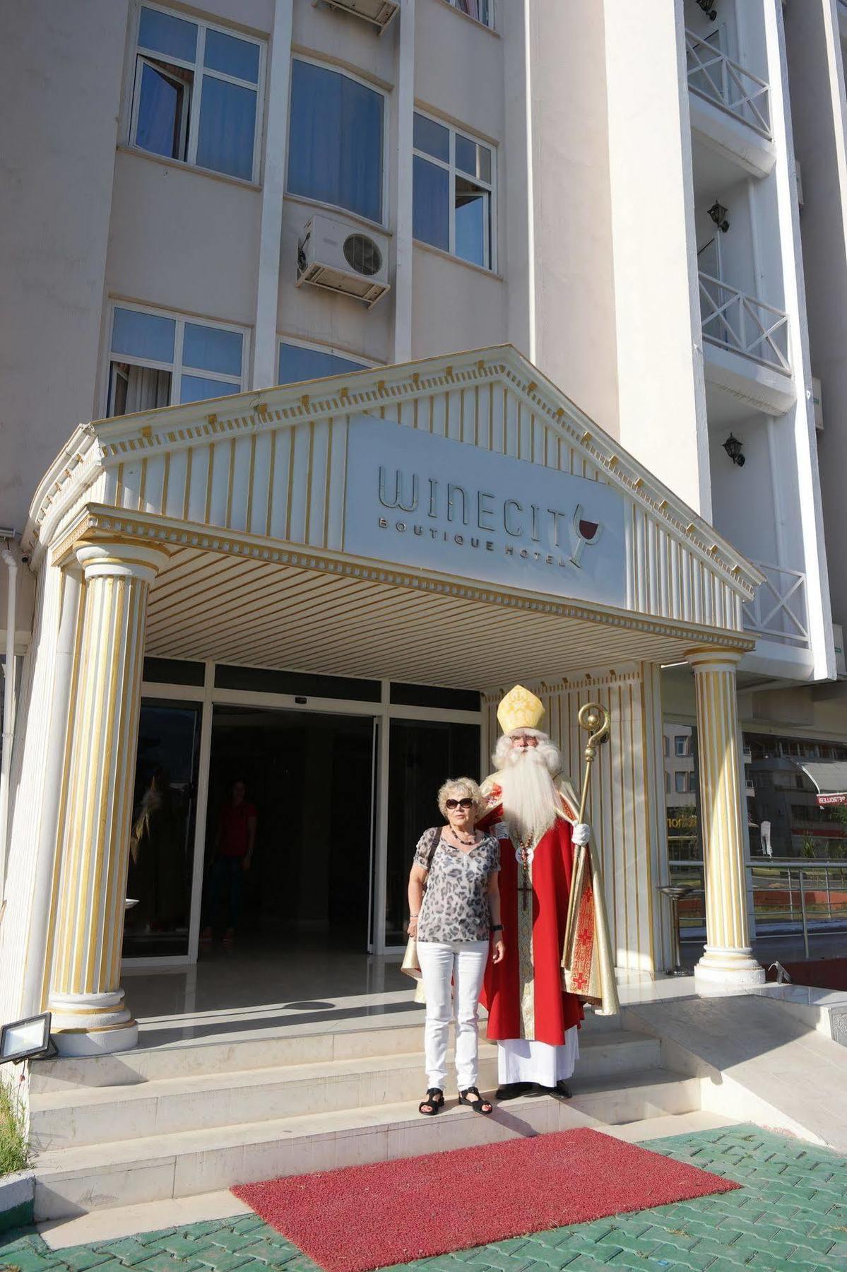 Winecity Hotel เดมเร ภายนอก รูปภาพ