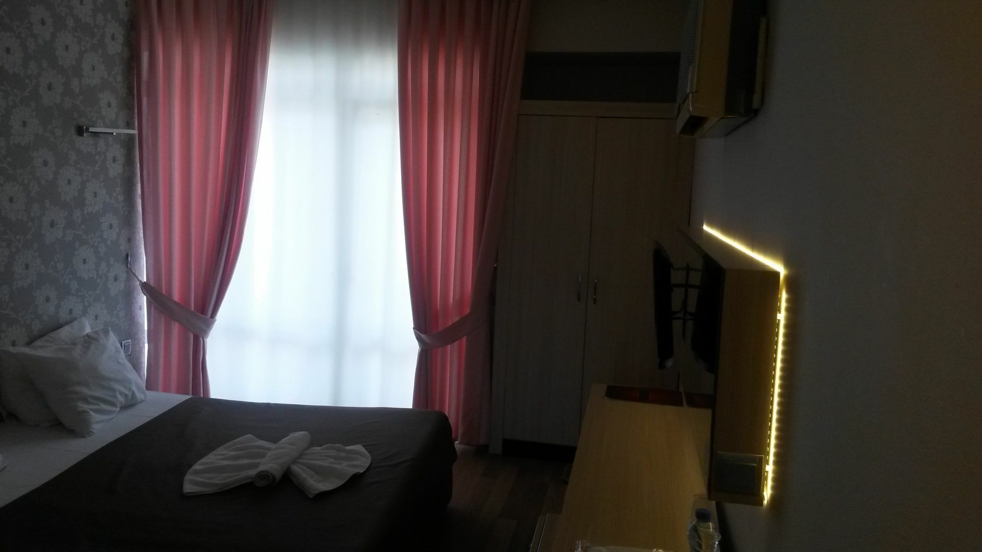 Winecity Hotel เดมเร ภายนอก รูปภาพ